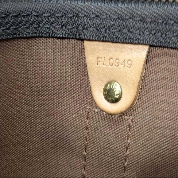 Louis Vuitton Monogram Keepall 55 - Picture 5 of 9